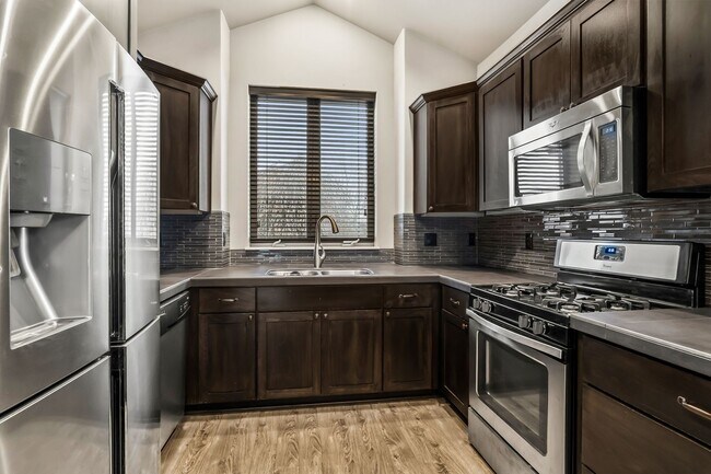 Building Photo - Single-Level 3 Bed, 2 Bath Home with Fully Fenced Backyard