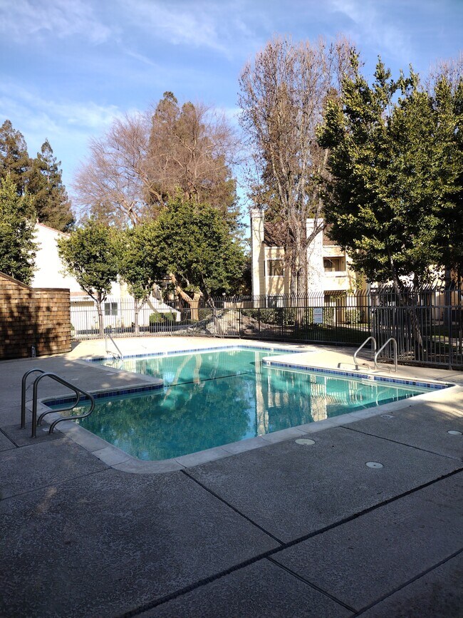 Building Photo - 1699 Pyrenees Ave