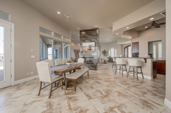 Building Photo - 1362 Pioneer Trail