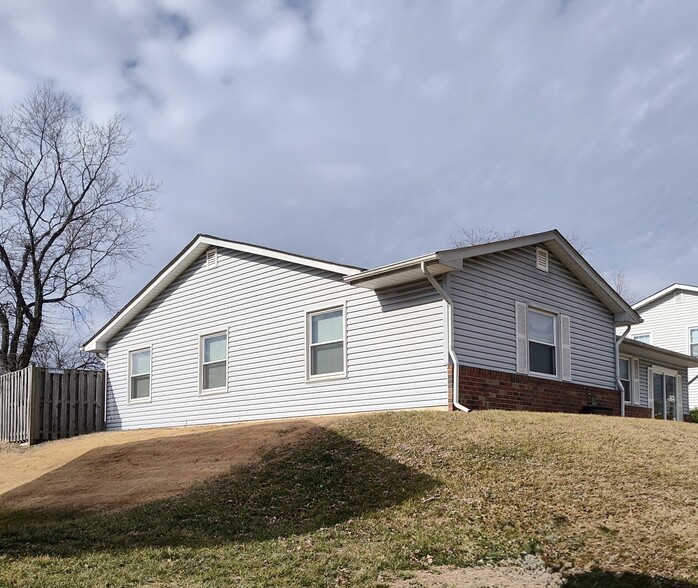 Building Photo - 1909 Foxhound Ct