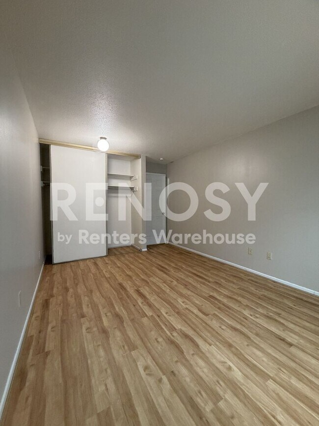 Building Photo - Available Now 2 bedroom 1.5 bath Condo in St. Louis Park
