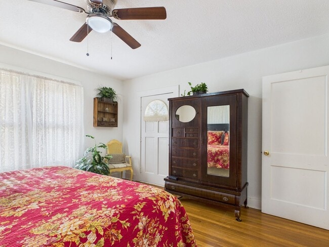 Building Photo - Quiet home in the central part of town