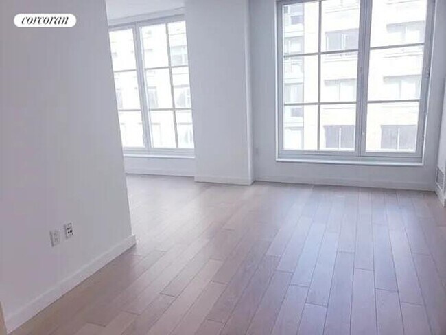 Building Photo - 535 W 43rd St