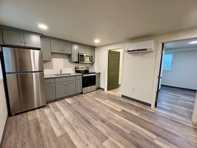 Building Photo - 202 S Lawrence St