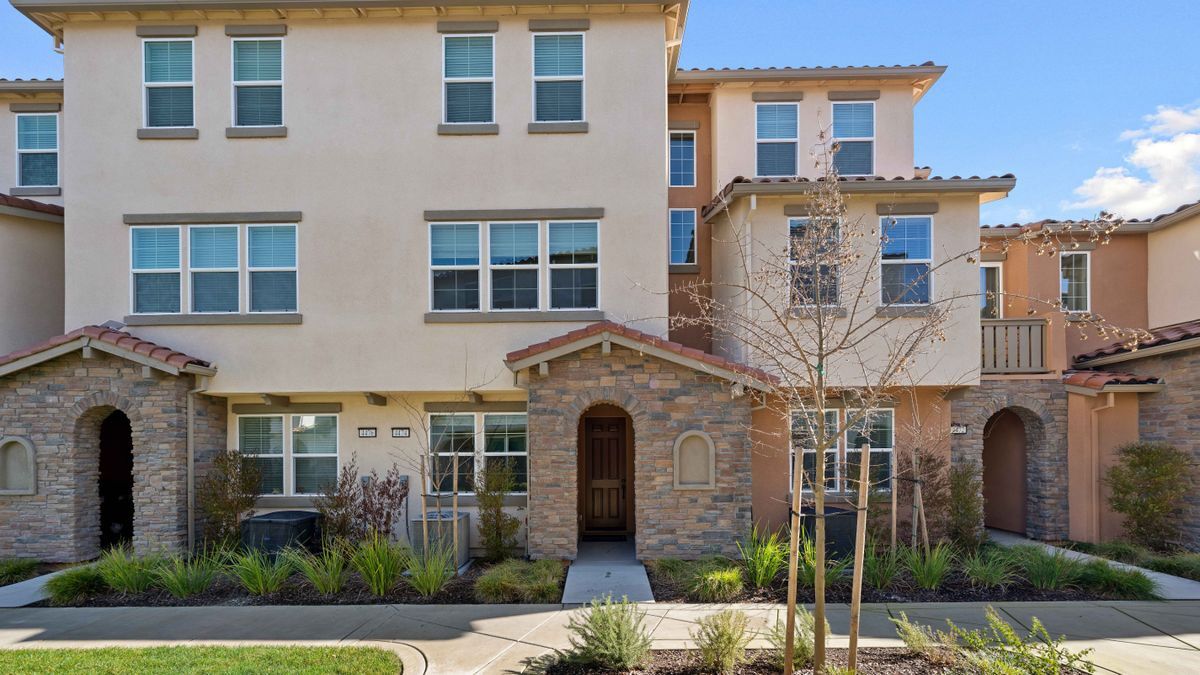 Building Photo - 4474 Saone Walk