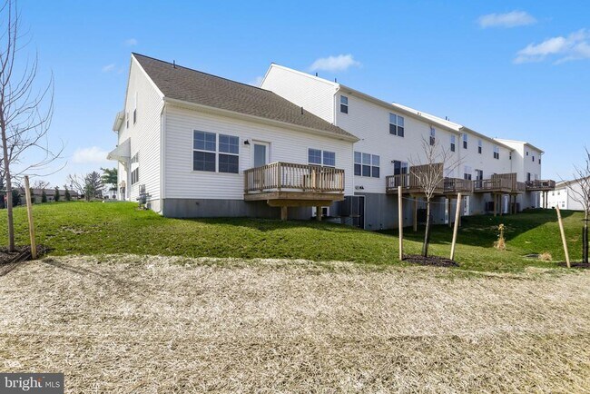 Building Photo - 7884 Oakbrook Dr