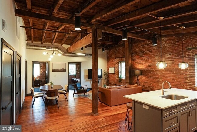 Building Photo - 437 W Grant St