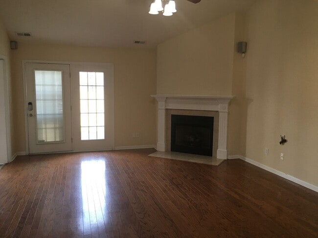 Building Photo - Beautiful 4 Bedroom home in Fayetteville!