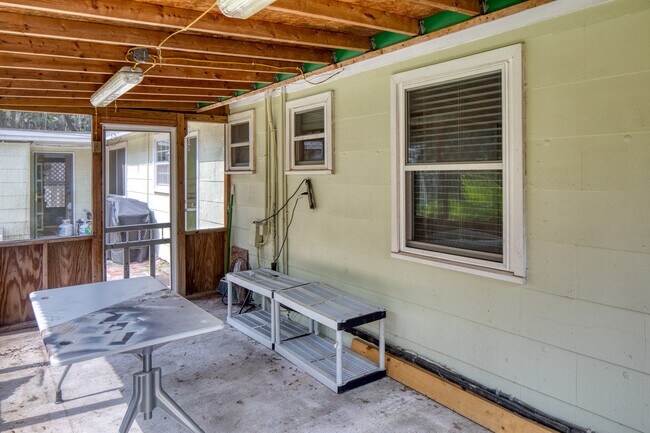 Building Photo - 28 Silverstone Cir