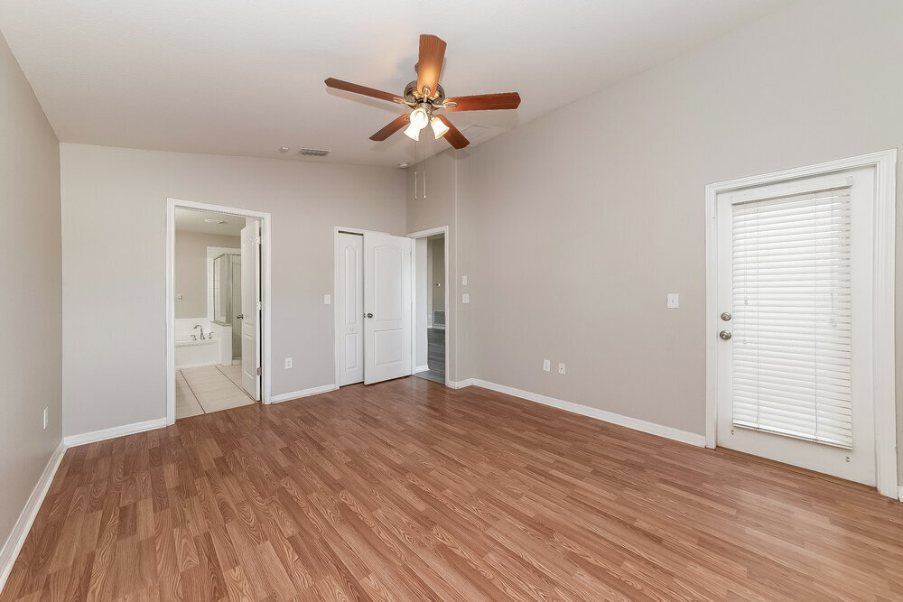 Building Photo - 10620 Shady Preserve Dr