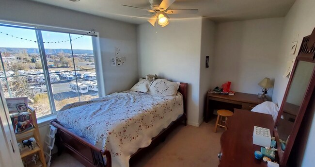 Building Photo - Fantastic Views From This Three Bedroom Townhome