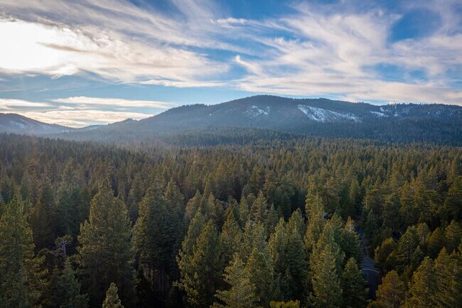 Building Photo - 300 Tomahawk Ave