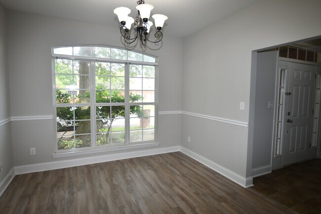 Building Photo - 486 Sussex Dr SW