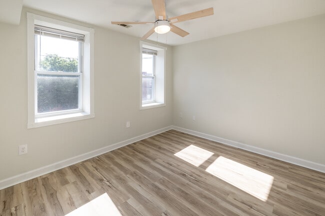 Building Photo - 704 S Highland Ave
