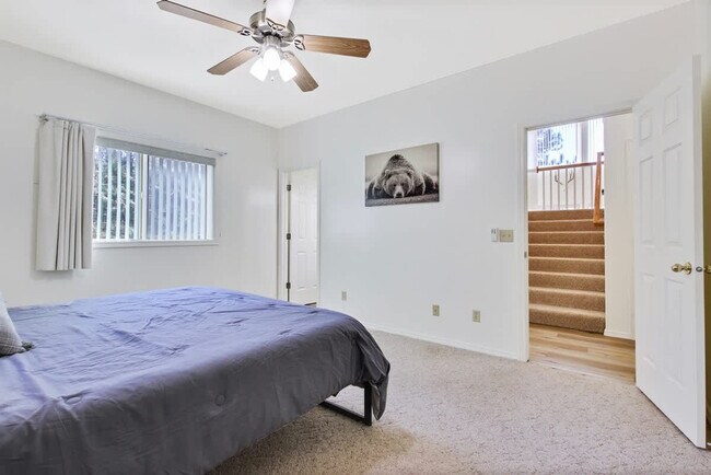 Building Photo - 1496 Pine Ridge Dr