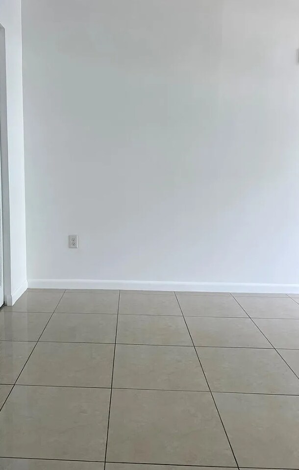 Building Photo - 3250 NE 1st Ave