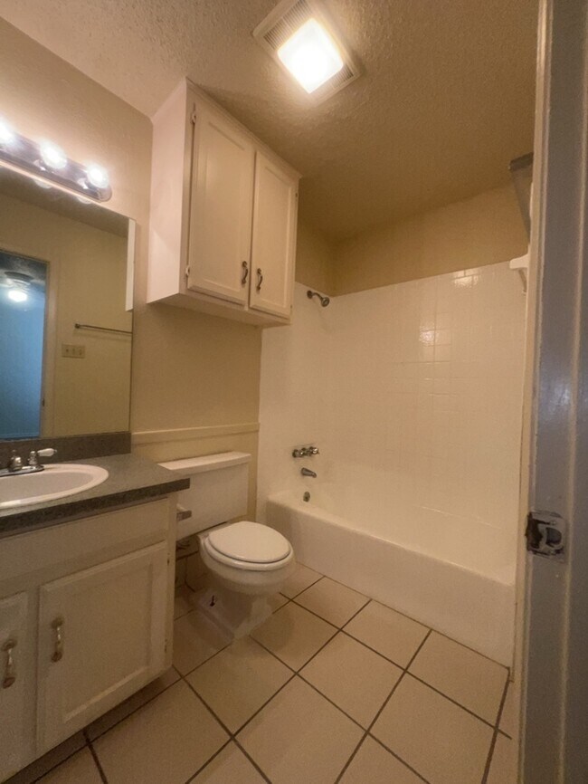 Building Photo - Arlington 3/2.5/2 duplex Ready for move in