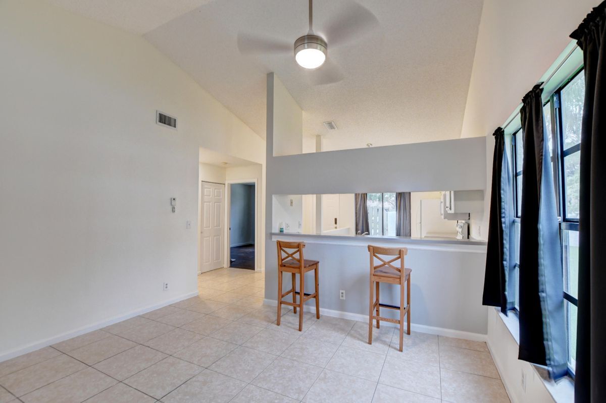 Building Photo - 499 Hardwood Pl