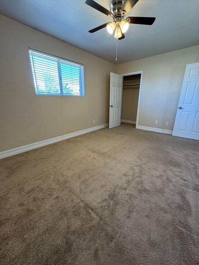Building Photo - Spacious 4bdm 2Ba Tempe Home with New Kitchen and a Pool!