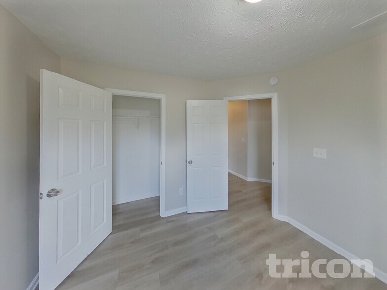 Building Photo - 1504 Riverglen Dr