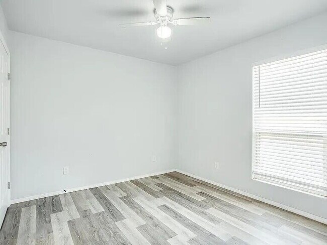 Building Photo - 5516 Jarvis St