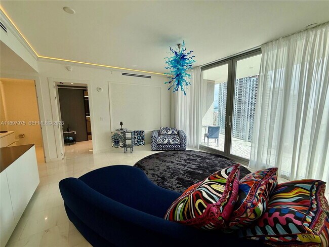 Building Photo - 300 Biscayne Blvd Way