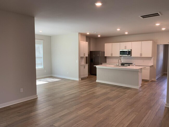Building Photo - 5053 Percival Dr