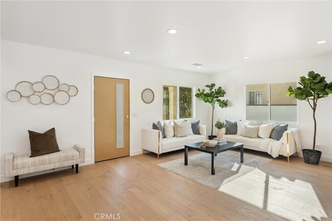 Building Photo - 3945 S Norton Ave