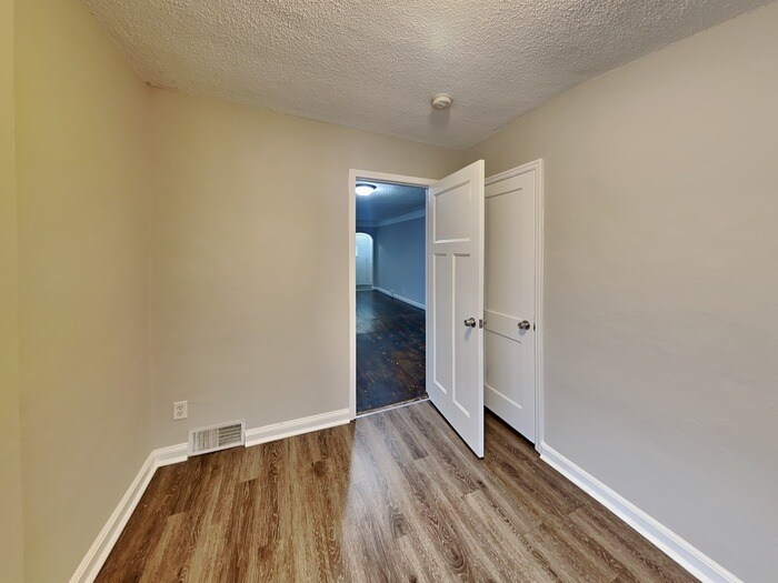 Building Photo - 6116 N Aldrich Ave