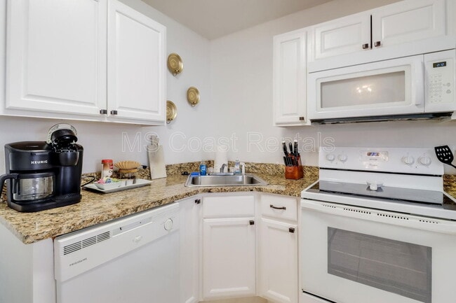 Building Photo - 1664 Beach Blvd