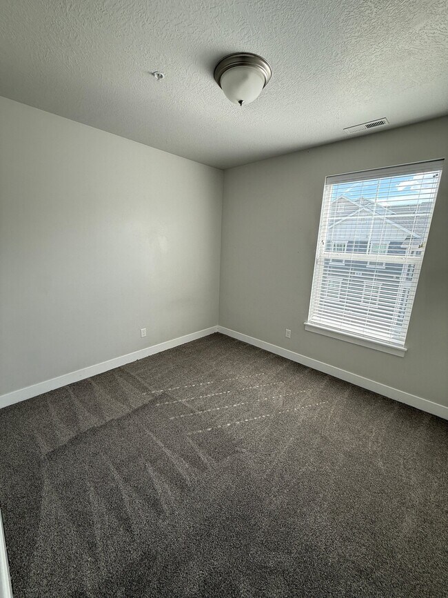 Building Photo - 14659 Bloom Dr