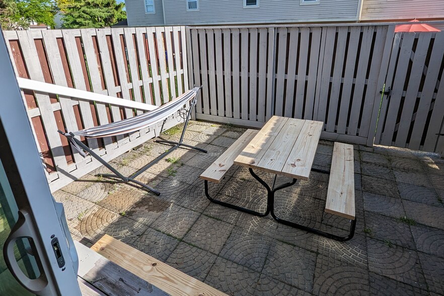 Building Photo - 7690 Barkwood Dr