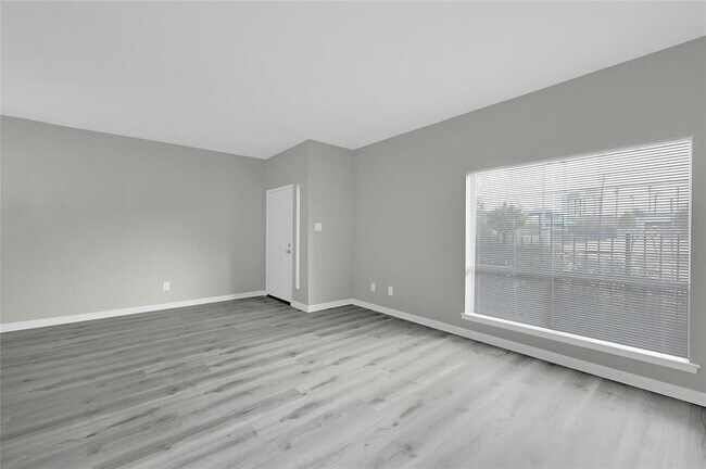 Building Photo - 1300 Augusta Dr