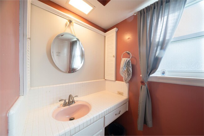 Building Photo - Updated 3-Bedroom Home with Private Yard &...