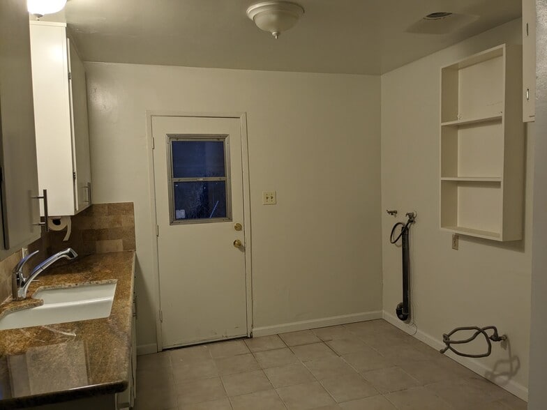 Kitchen with Stove, refrigerator and washer - 418 Real Rd