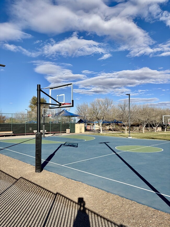 Building Photo - Sahuarita FIVE bedroom/ three bath