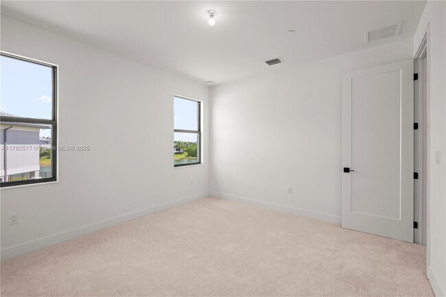 Building Photo - 12865 Wingspan Ct