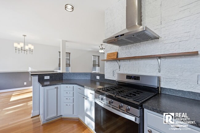 Building Photo - 4BR | 2.5BA | Balcony | Fenced Yard