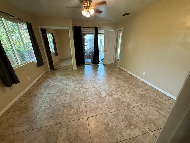 Building Photo - 5430 Mary Lane Dr