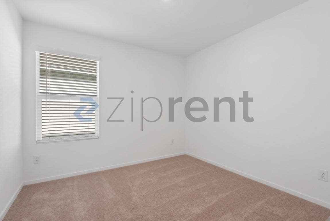 Building Photo - Unit