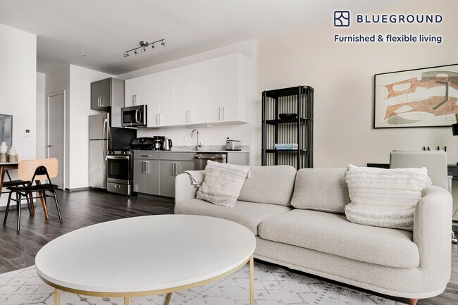 Building Photo - 2340 N California Ave