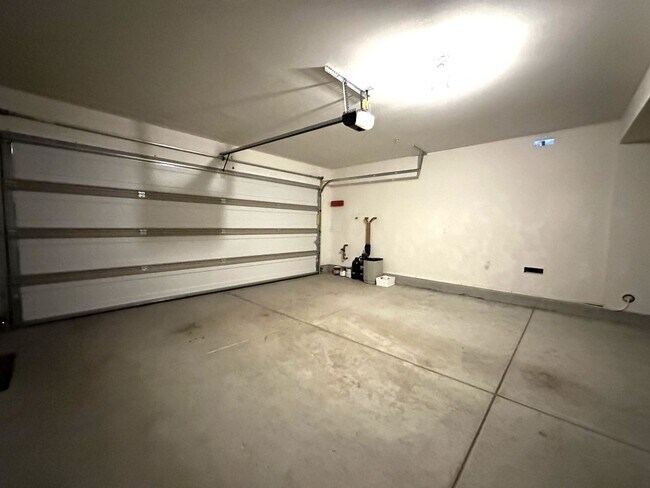 Building Photo - Civita/Apex – Luxury 3BR 3.5BA, Valley Vie...