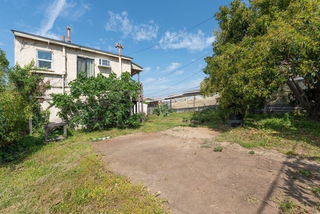 Building Photo - 3 bedroom/2bathroom front house in N. Alha...