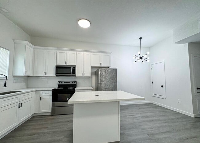 Building Photo - 328 Clearwater St