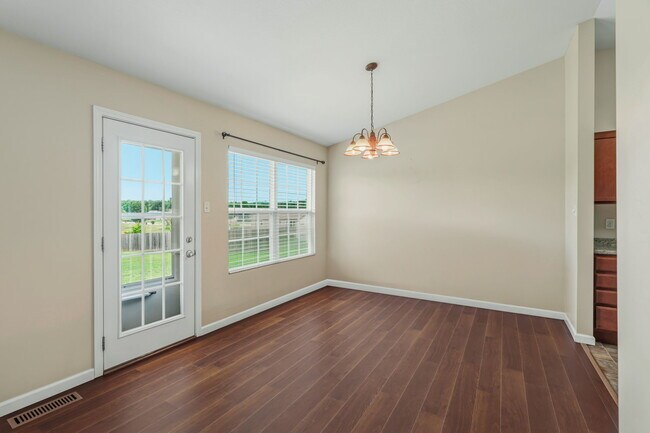 Building Photo - 927 Mossy Grove Ln