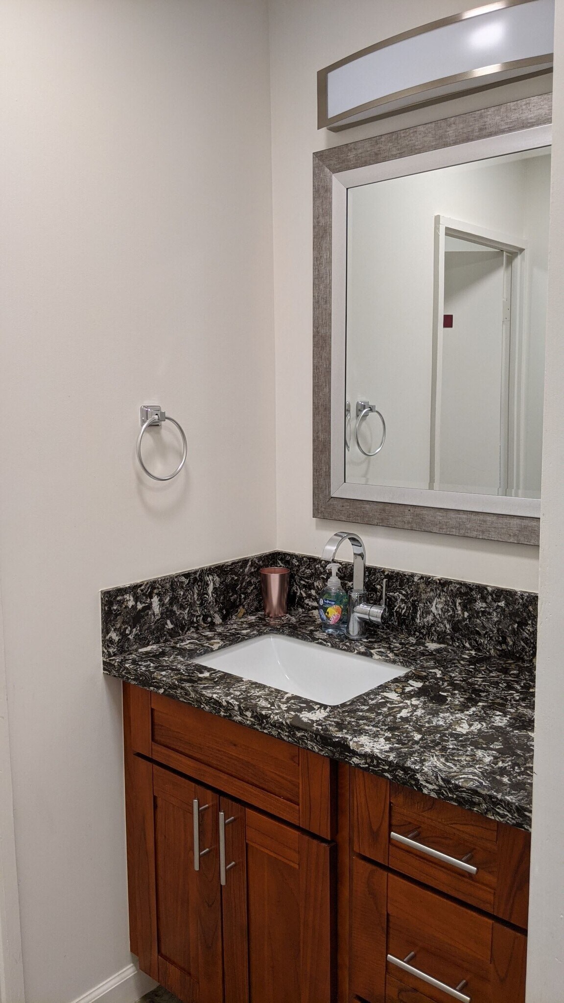 Building Photo - 2353 Dole St