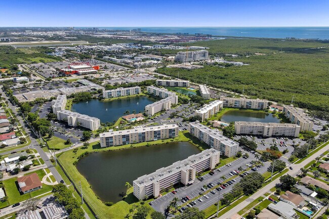 Building Photo - 301 SE 3rd St