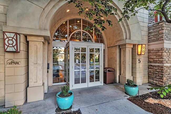 Building Photo - 2 Bedroom/2 Bathroom Condo in SLC