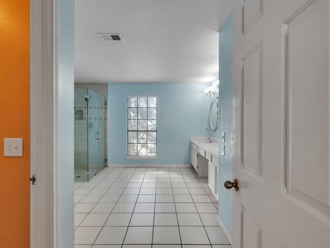 Building Photo - 2108 Autumn Cove Dr