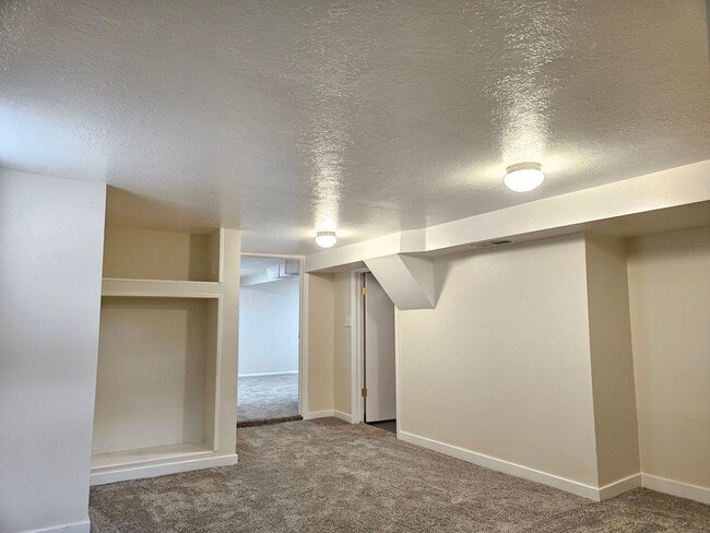 Building Photo - 1133 N Hayes Ave